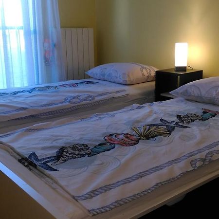 Lair By The Sea - Stoja, Pula Apartment Bagian luar foto