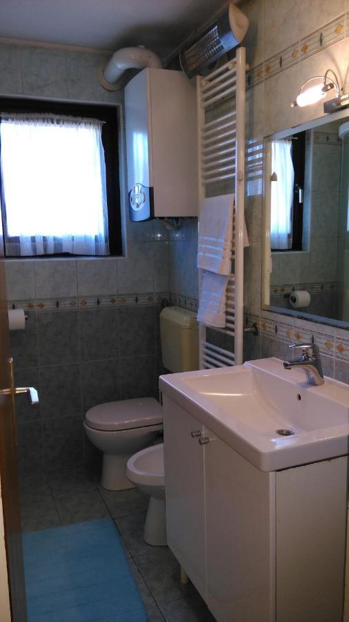 Lair By The Sea - Stoja, Pula Apartment Bagian luar foto