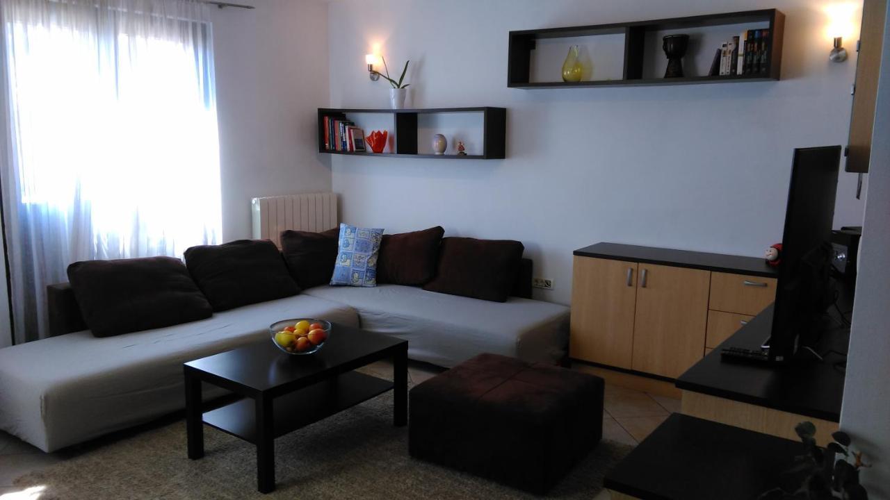 Lair By The Sea - Stoja, Pula Apartment Bagian luar foto