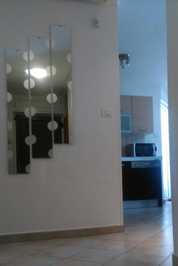 Lair By The Sea - Stoja, Pula Apartment Bagian luar foto